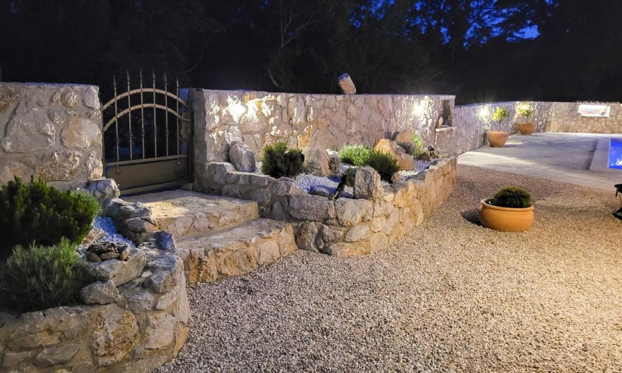 Villa Alara - Charming Villa With Heated Swimming Pool Milohnici Exterior foto